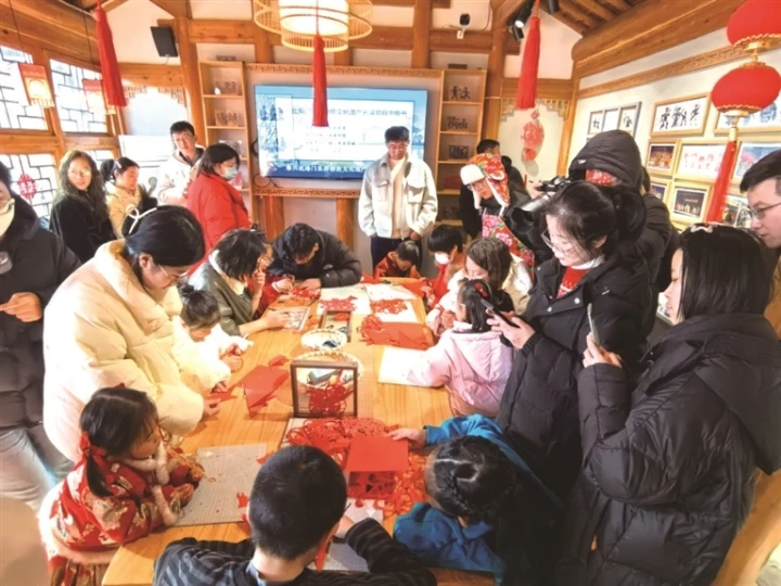 非遺“供”賀新春 古鎮(zhèn)游園會拉動鄉(xiāng)村消費(fèi)